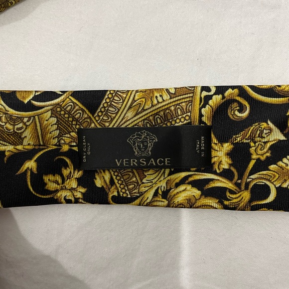 Versace tie - Picture 4 of 11